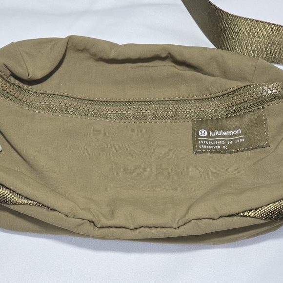 Lululemon Clean Lines Belt Bag Artifact Brand New Without Tags NWOT 2B - Picture 2 of 10